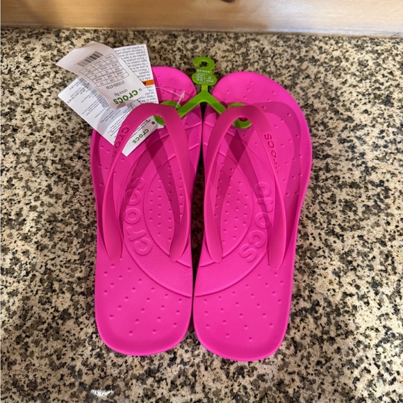 Crocs Women's Pink Flip Flops size 8 - Picture 1 of 3